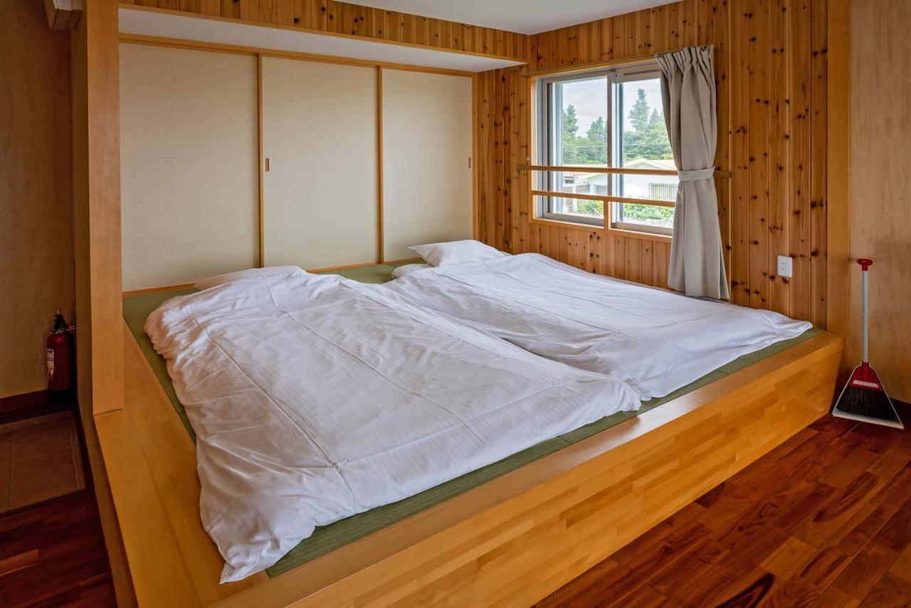 Guest house Kawamitsu Miyakojima  Extérieur photo